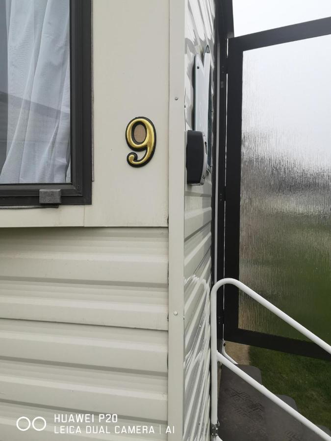 Lovely 2-Bed Caravan In Walton On The Naze Exterior foto