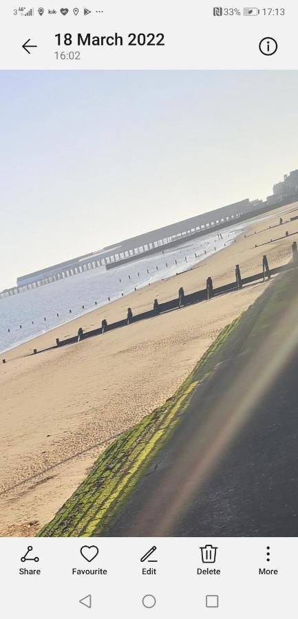 Lovely 2-Bed Caravan In Walton On The Naze Exterior foto