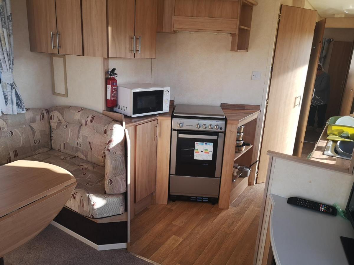 Lovely 2-Bed Caravan In Walton On The Naze Exterior foto