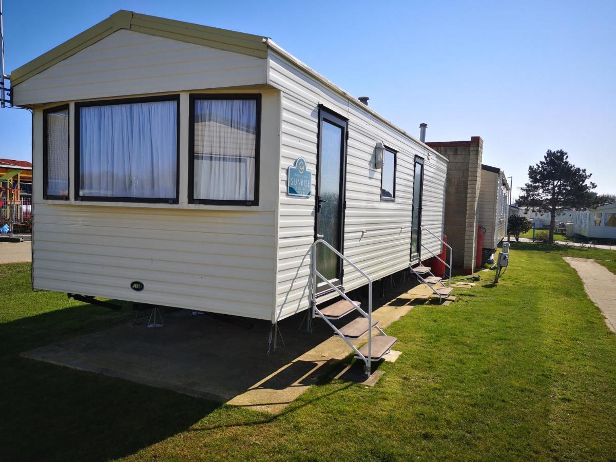 Lovely 2-Bed Caravan In Walton On The Naze Exterior foto