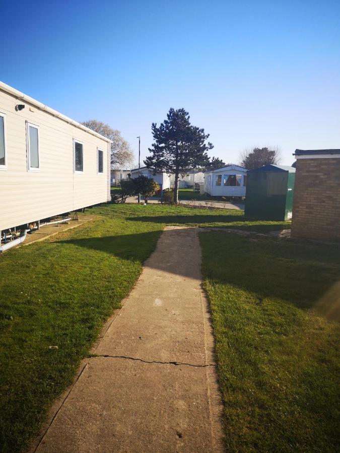 Lovely 2-Bed Caravan In Walton On The Naze Exterior foto